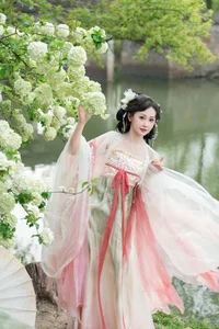 Ethereal Hanfu Beauty Amidst White Blooms - YiTuYu Vol.8889 Jiao Yi Zhi Sui Sui-25