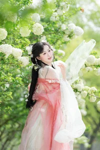 Ethereal Hanfu Beauty Amidst White Blooms - YiTuYu Vol.8889 Jiao Yi Zhi Sui Sui-17