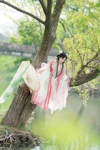 Ethereal Hanfu Beauty Amidst White Blooms - YiTuYu Vol.8889 Jiao Yi Zhi Sui Sui-14