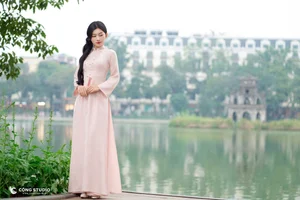Graceful Muse in Traditional Pink Ao Dai-8
